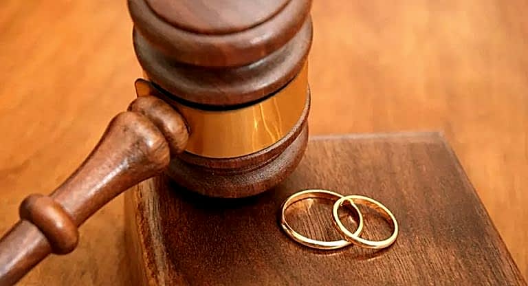 Read more about the article KARŞILIKLI AÇILAN BOŞANMA DAVALARININ BİRLEŞTİRİLMESİNİN ZORUNLU OLDUĞU- BİRİ HAKKINDA VERİLECEK KARARIN DİĞERİNİ ETKİLEYECEĞİ
